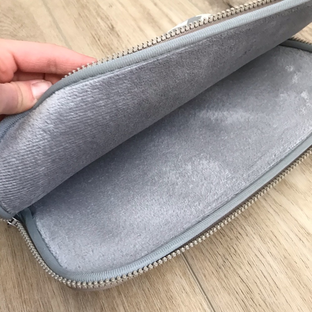 Grey chevron laptop case - Picture 5 of 9